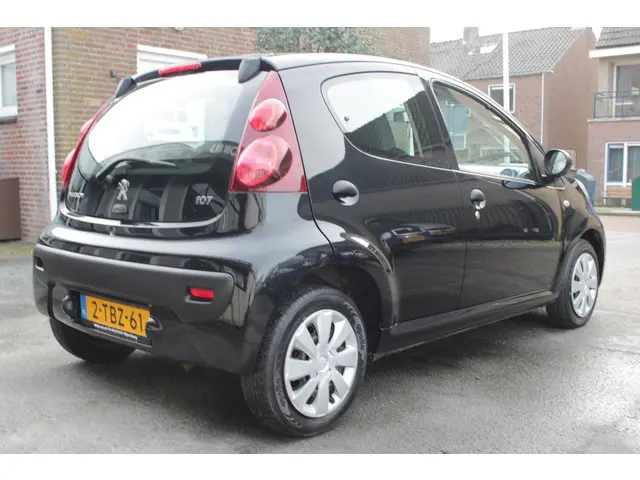 Peugeot 107 1.0 Access Accent 5 Drs | Airco 2013 Benzine 6