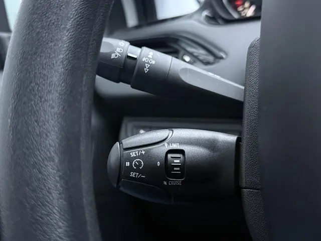 Peugeot 208 1.2 PureTech Blue Lion 2018 Benzine 23