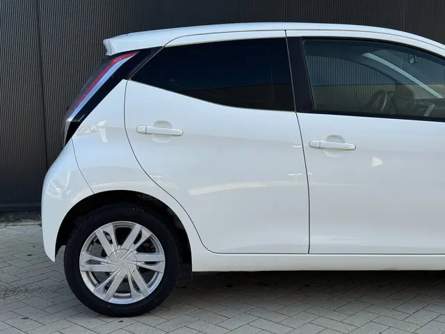Toyota Aygo X-CITE Carplay|5-deurs|Cruise|LM| 2015 Benzine 21