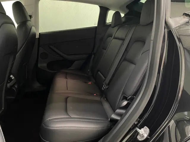 Tesla Model Y 75KW Long Range AWD 514PK 2023 Elektrisch 5