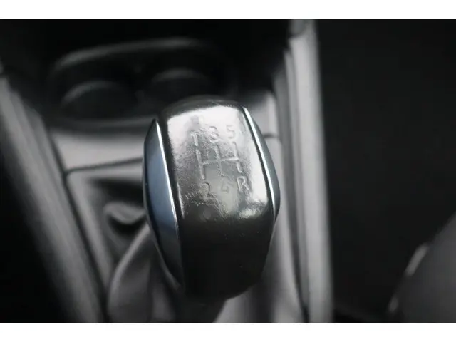 Peugeot 208 1.2 PureTech Allure 2015 Benzine 27