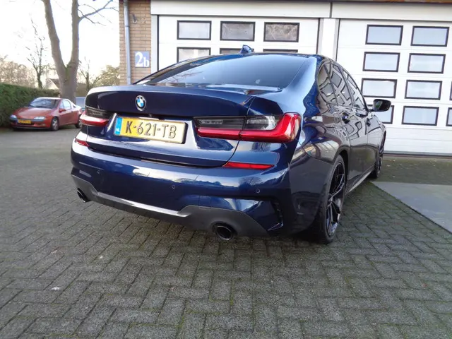 BMW 3 Serie 330i High Executive 2020 Benzine 3