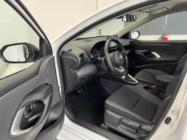 Toyota Yaris 1.5 Hybrid 115 Active 2021 Hybride Benzine 12