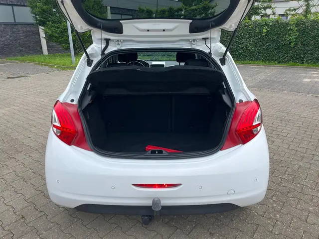 Peugeot 208 1.2 VTi Allure 2013 Benzine 6