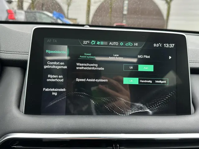 MG EHS 1.5 TGDI Luxury 2023 Hybride Benzine 26