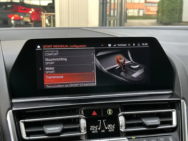 BMW 8 Serie 840i xDrive High Executive 2021 Benzine 90