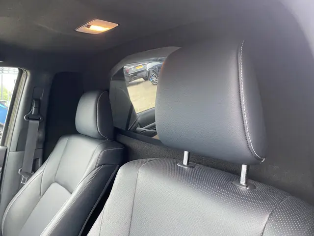 Toyota Hilux 2.8 D-4D Double Cab Invincible 2024 Diesel 21