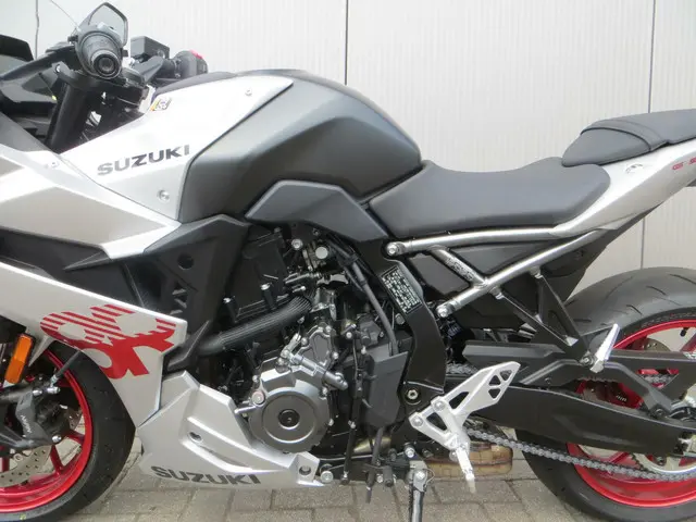 Suzuki GSX GSX-8R 2024 Benzine 11