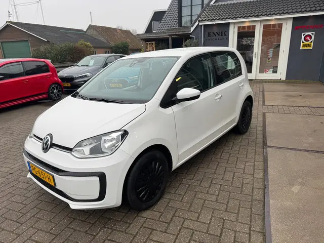 Volkswagen up! 1.0 BMT move up! 2017 Benzine 10