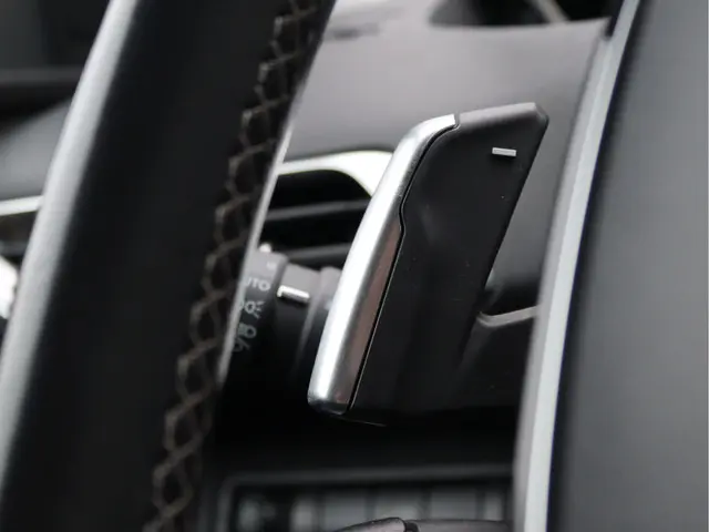 Peugeot 3008 1.6 e-THP Premium 2018 Benzine 36