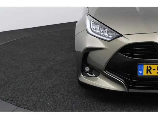 Toyota Yaris 1.5 Hybrid Dynamic 2022 Hybride Benzine 35