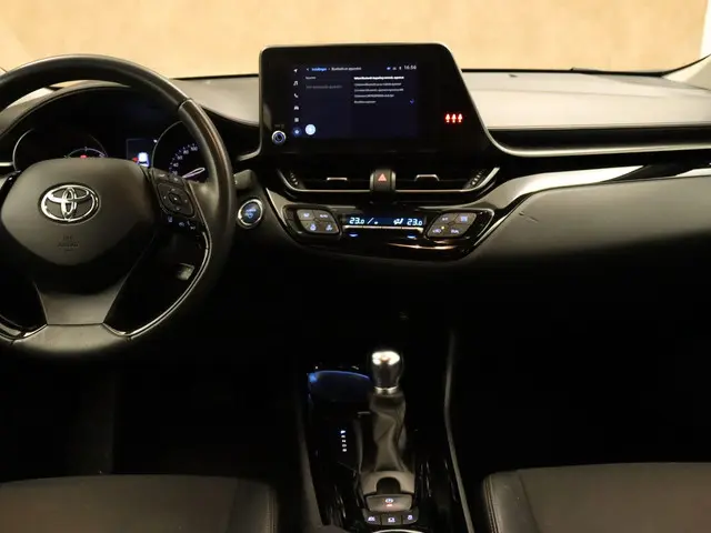 Toyota C-HR 1.8 Hybrid Dynamic 2023 Hybride Benzine 8
