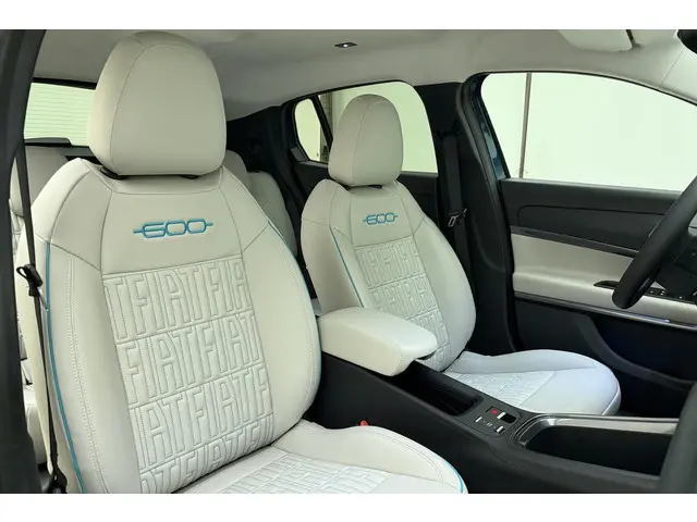 Fiat 600e La Prima 54 kWh 2025 Elektrisch 14