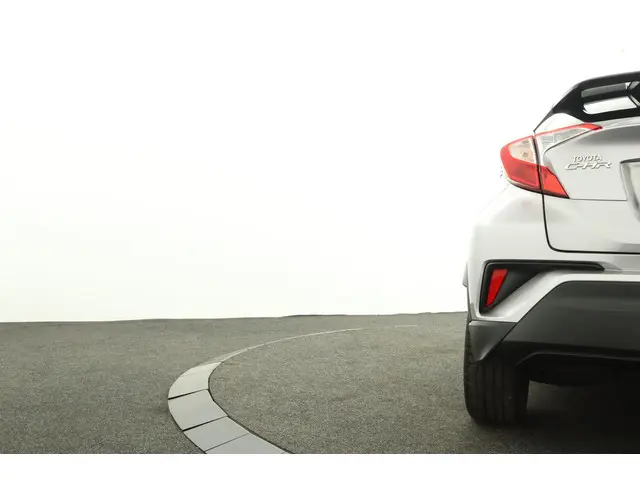 Toyota C-HR 1.8 Hybrid Bi-Tone 2017 Hybride Benzine 41