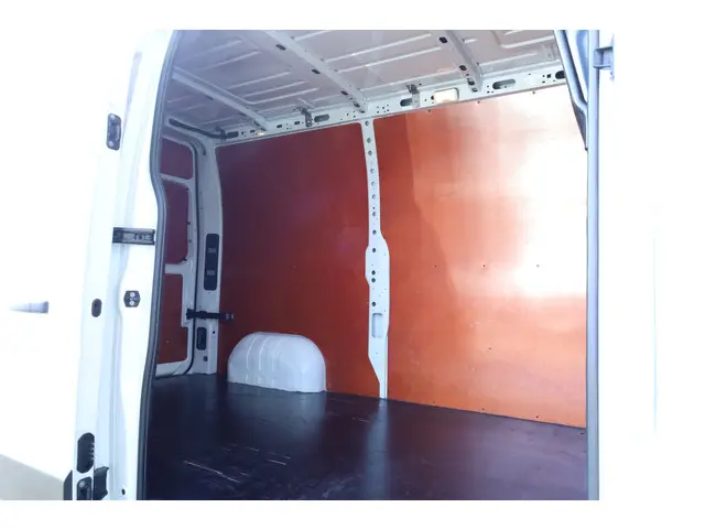 Renault Master T35 2.3 dCi 135 L2H2 Comfort 2022 Diesel 7