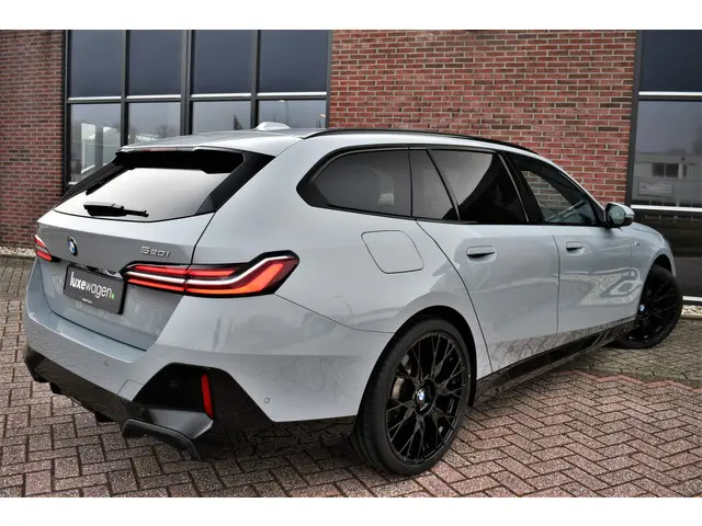 BMW 5 Serie Touring 520i M-Sport 2024 Benzine 94