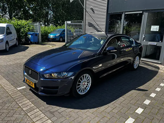 Jaguar XE 3