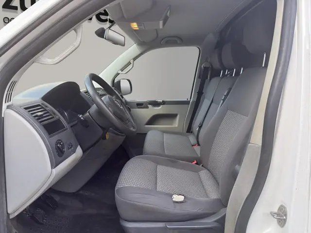 Volkswagen Transporter 2.0 TDI L2H1 2012 Diesel 9