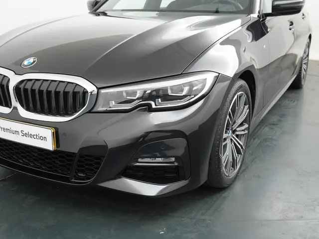 BMW 3 Serie Touring 318i Business Edition 2021 Benzine 27