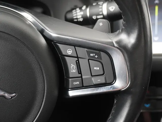 Jaguar XF 2.0d Portfolio 2018 Diesel 16