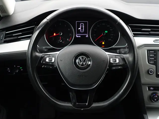 Volkswagen Passat 1.4 TSI Highline Aut- 2015 Benzine 14