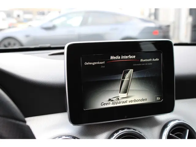 Mercedes-Benz GLA 200 2015 Benzine 26