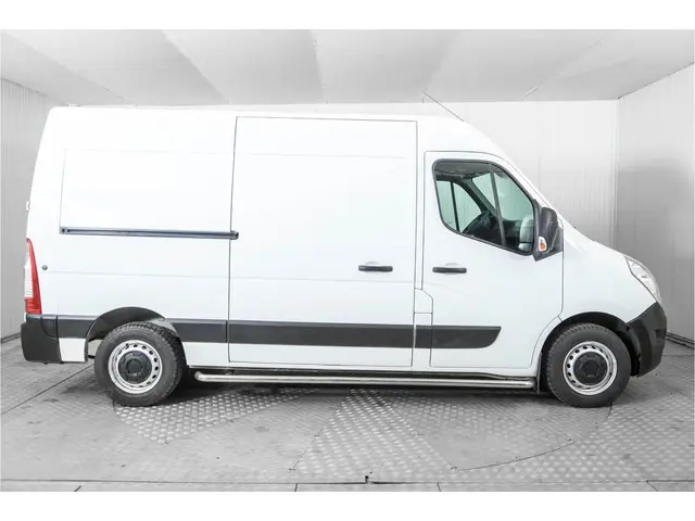 Renault Master T35 2.3 dCi L2H2 2018 Diesel 11
