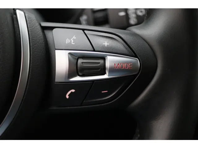 BMW X1 sDrive18i Centennial High Executive 2016 Benzine 33