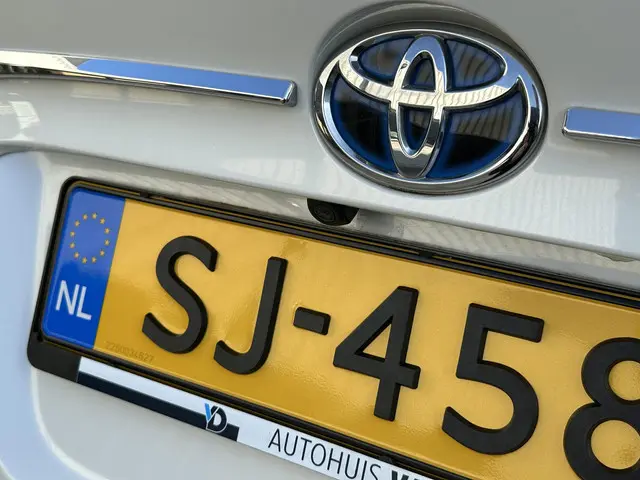 Toyota C-HR 1.8 Hybrid Style 2018 Hybride Benzine 18