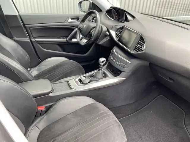 Peugeot 308 SW 1.2 e-THP Première 2014 Benzine 17