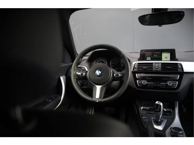 BMW 1 Serie 118i High Executive M Sport 2017 Benzine 39