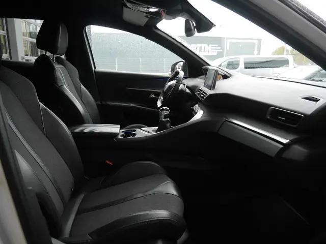 Peugeot 3008 1.2 PureTech GT Line 2017 Benzine 13