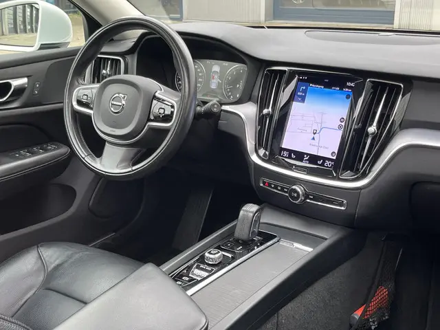Volvo V60 2.0 B3 Business Pro 2020 Benzine 86