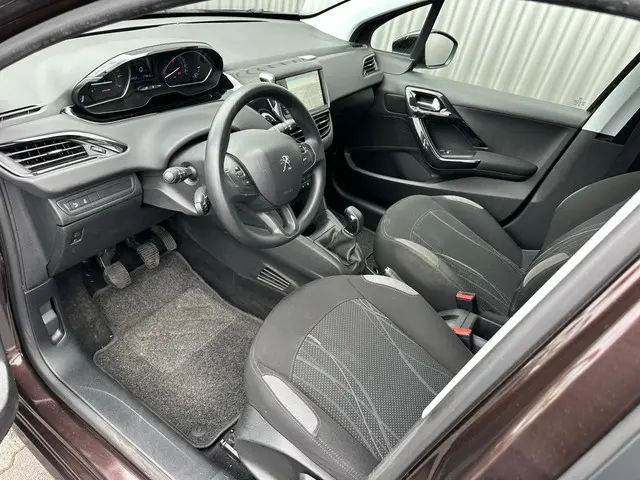 Peugeot 208 1.2 VTi Envy 2013 Benzine 3