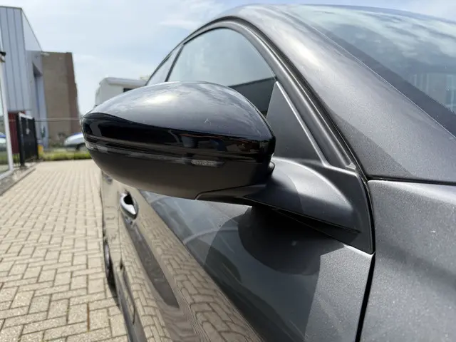 Peugeot 208 1.2 PureTech 100 Allure 2024 Benzine 10