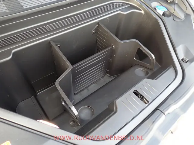 Ford Mustang Mach-E RWD 75 kWh 2021 Elektrisch 34