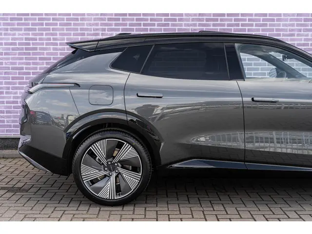 Lynk & Co 08 1.5 More 2025 Hybride Benzine 18