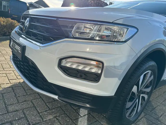 Volkswagen T-Roc 3