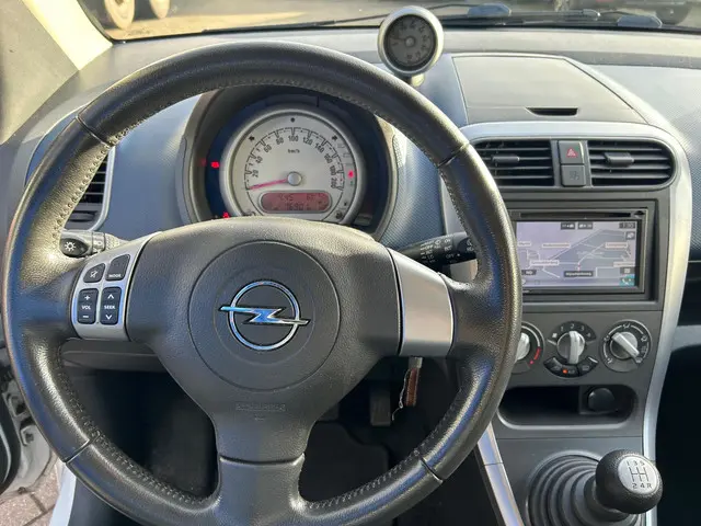 Opel Agila 1.2 Edition 2012 Benzine 12