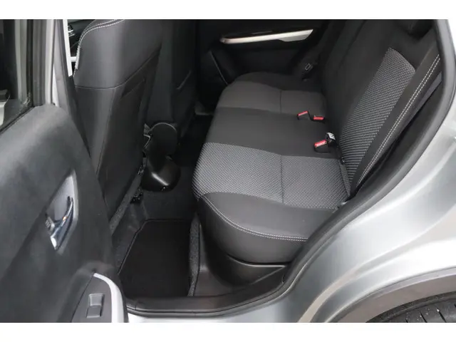 Suzuki Vitara 1.6 Exclusive 2018 Benzine 17