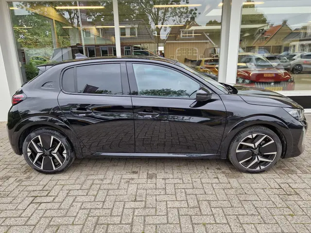 Peugeot 208 Hybrid 136 e-DCS6 GT 2024 Hybride Benzine 19