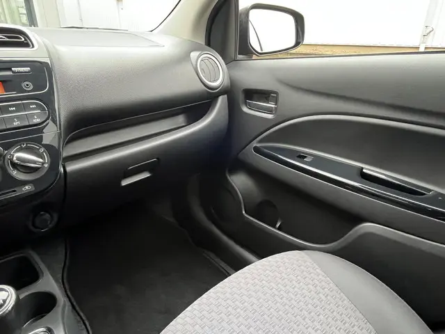 Mitsubishi Space Star 1.0 Intense 2016 Benzine 32