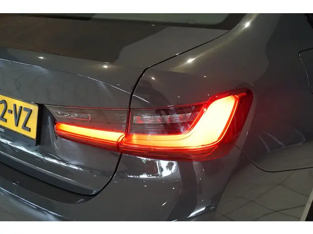 BMW 3 Serie 318i High Executive 2021 Benzine 20