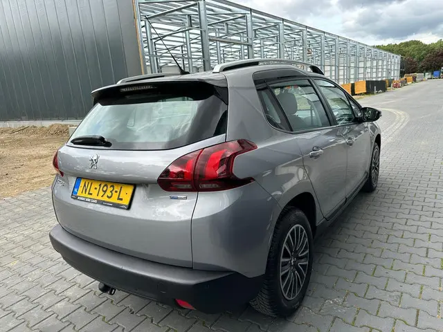 Peugeot 2008 1.2 PureTech Blue Lion 2017 Benzine 4