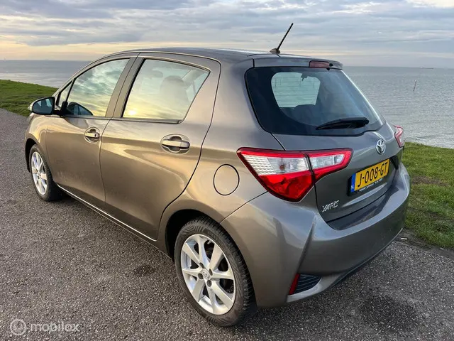 Toyota Yaris 1.5 VVT-i Bi-Tone 2017 Benzine 6