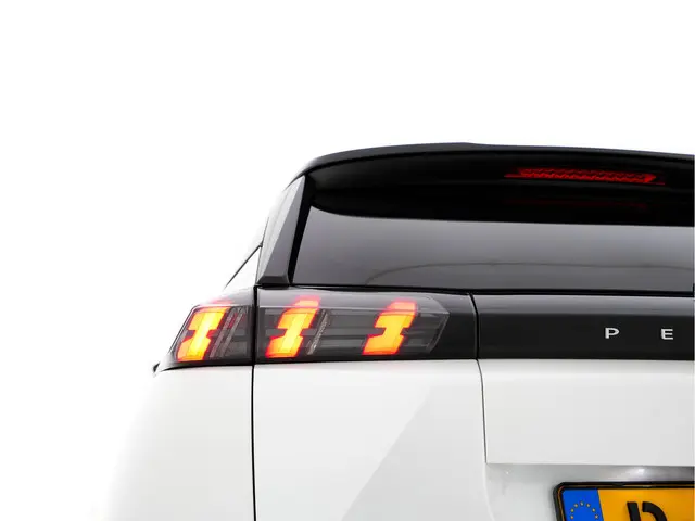 Peugeot e-2008 EV GT 50 kWh {SOH-91%} 2021 Elektrisch 31