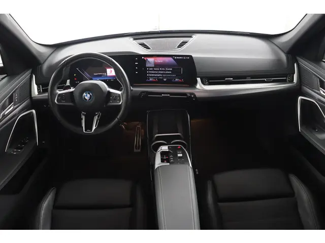 BMW iX1 xDrive30 Launch Edition 67 kWh 2023 Elektrisch 4