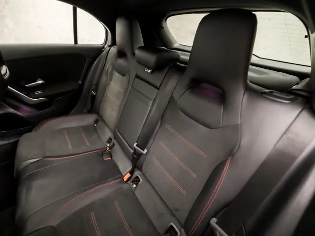 Mercedes-Benz A-Klasse 180 AMG Sport 2019 Benzine 16