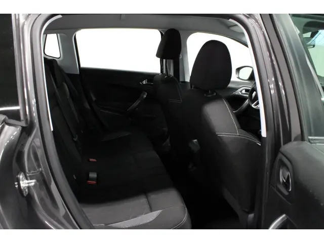 Peugeot 2008 1.2 PureTech Blue Lion 2018 Benzine 23