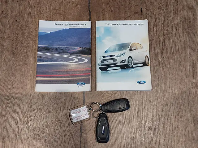 Ford C-MAX 2.0 Hybrid Titanium+ 2015 Hybride Benzine 38